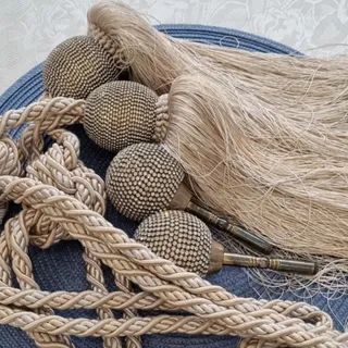 گل میخ پرده