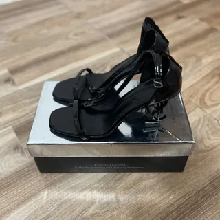 کفش مجلسی ایوسن لورن‌ YSL