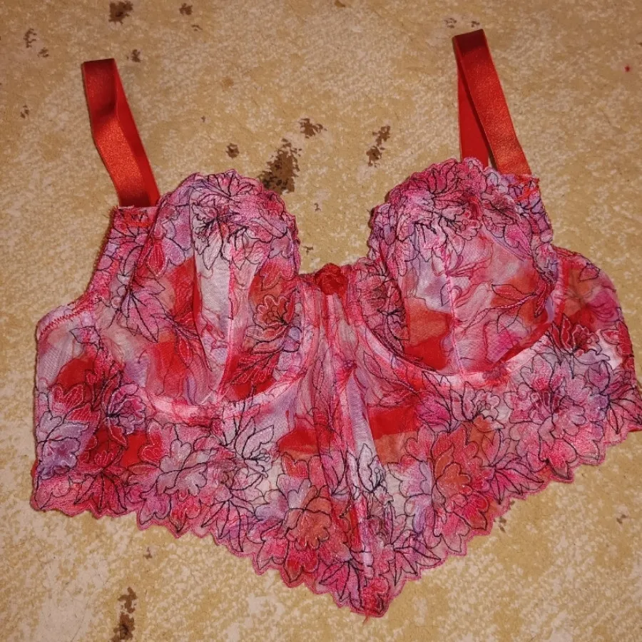 نیم تنه زنانه
