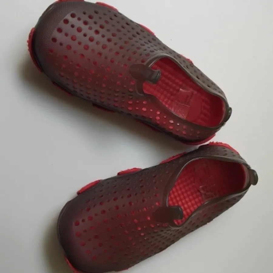 کفش ساحلی بچگانه