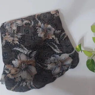 چادر رنگی دوخته شده