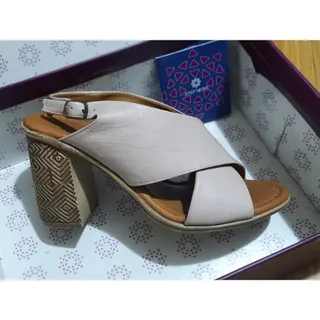 صندل چرم برند step More