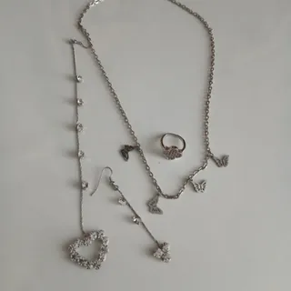 گوشواره و انگشتر
