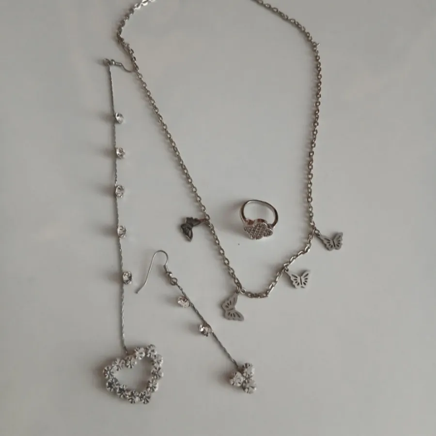 گوشواره و انگشتر
