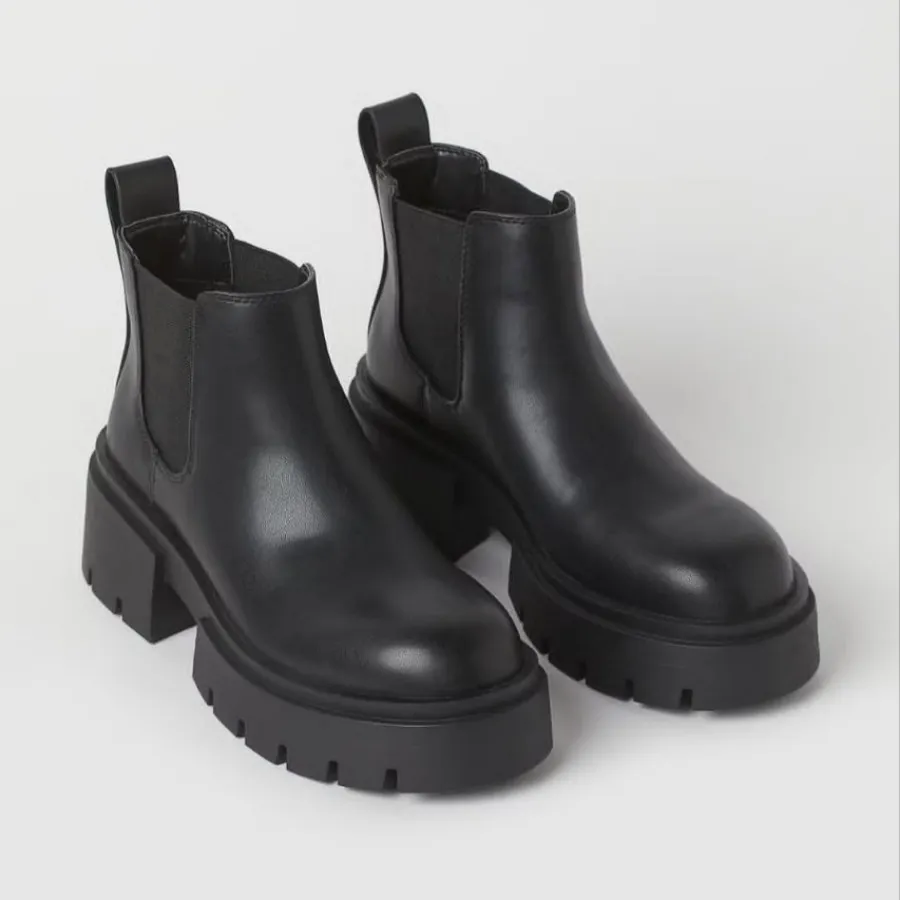 نیمبوت چرمh&m