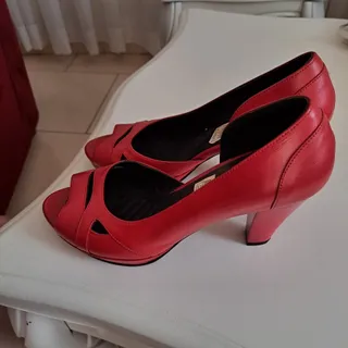 کفش چرم پاشنه دار