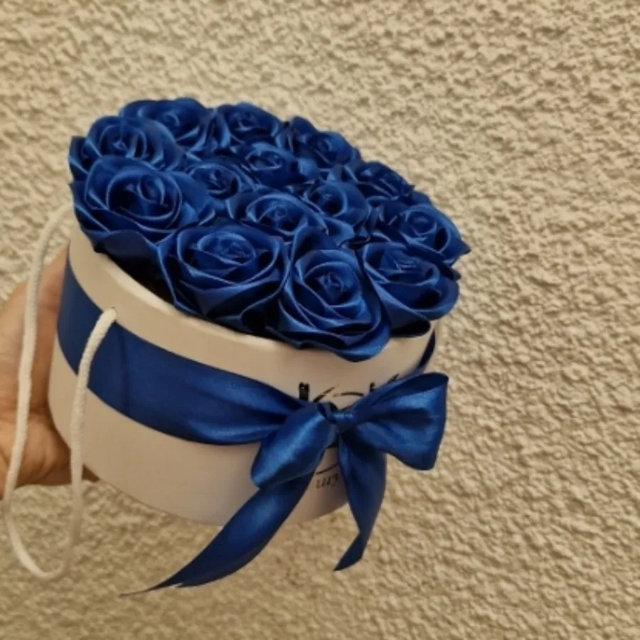 باکس هدیه گل رز آبی