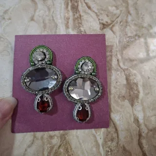گوشواراه جواهردوزی
