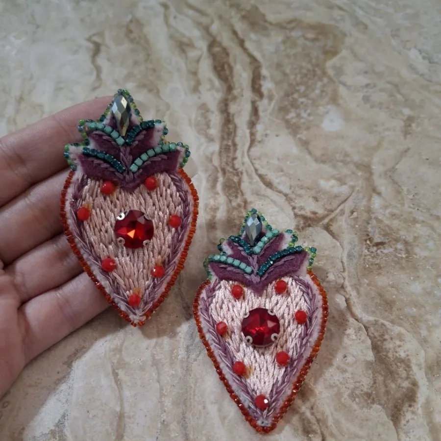 گوشواره گلدوزی و جواهردوز
