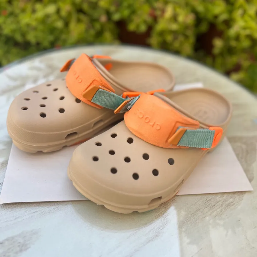 صندلcrocs