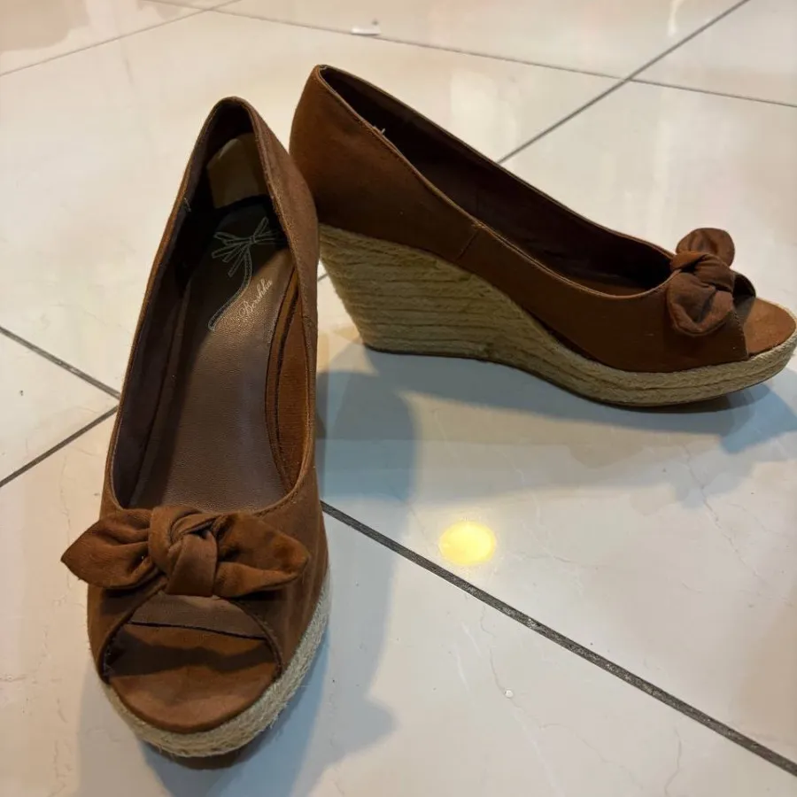 صندل پاشنه کنفی bershka