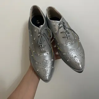 کفش نقره ای