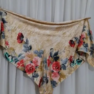 روسری ساتن ابریشم.