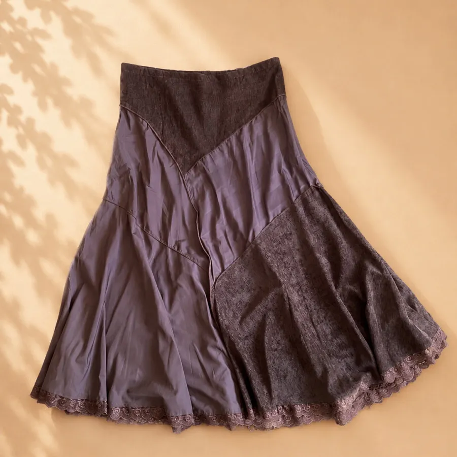 دامن ساتن و کبریتی