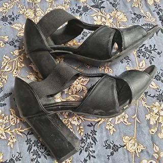 کفش پاشنه دار زارا