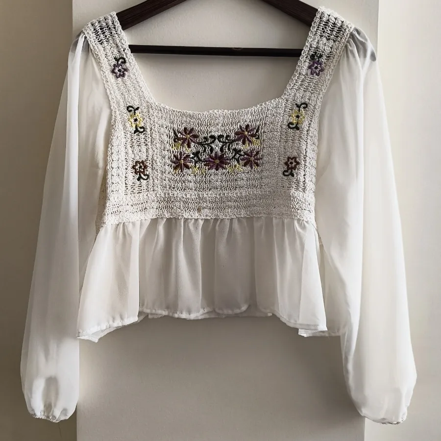 بلوز گلدوزی سفید حریر