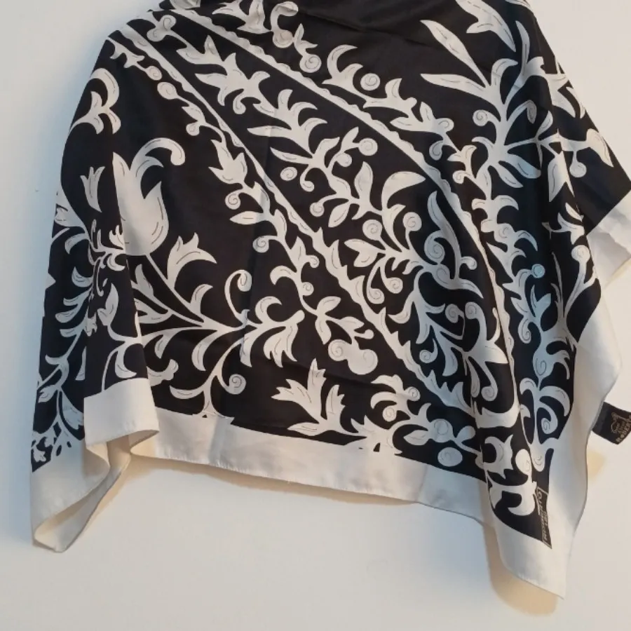 روسری ساتن