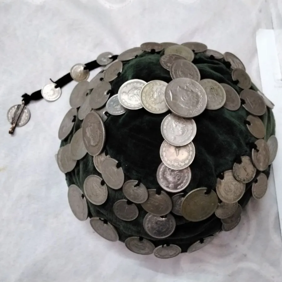کلاه سنتی سکه دوزی