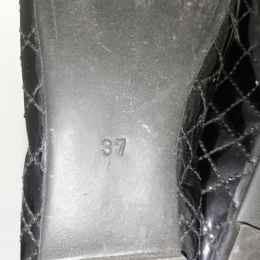 کفش عروسکی