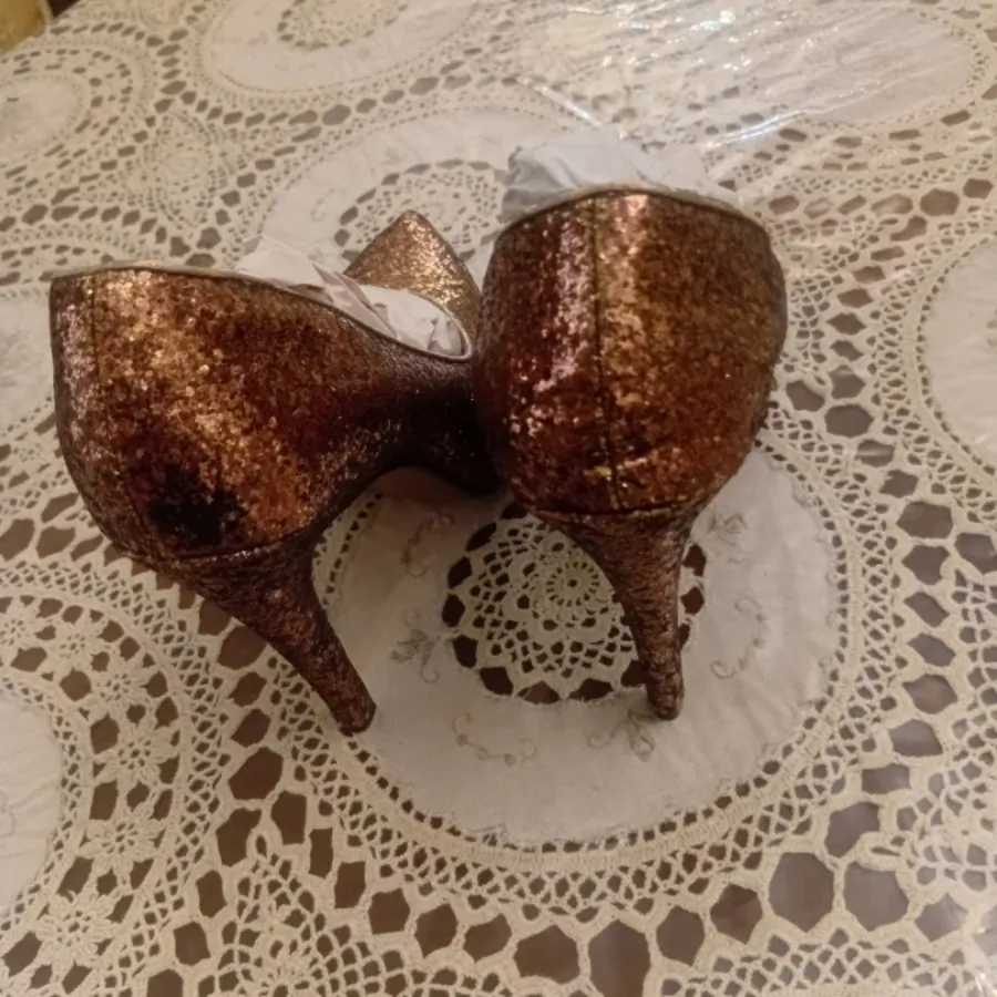 کفش اکلیلی