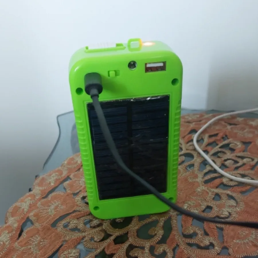 چراغ شارژی خورشیدی