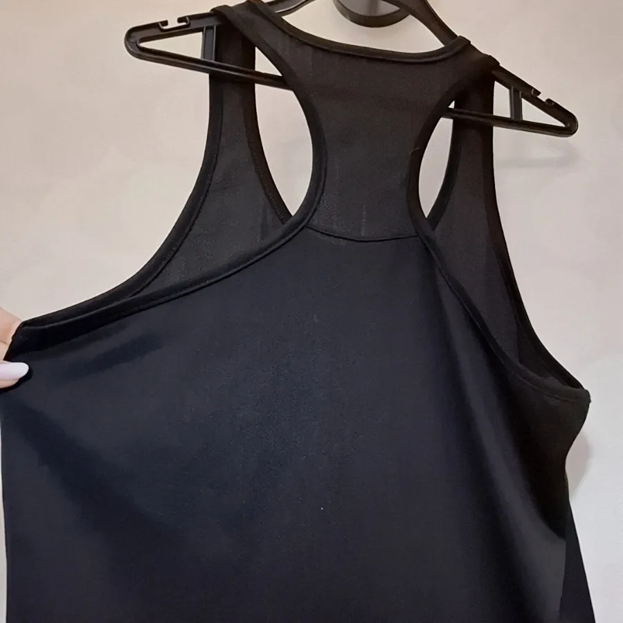 تاپ ورزشی نایک