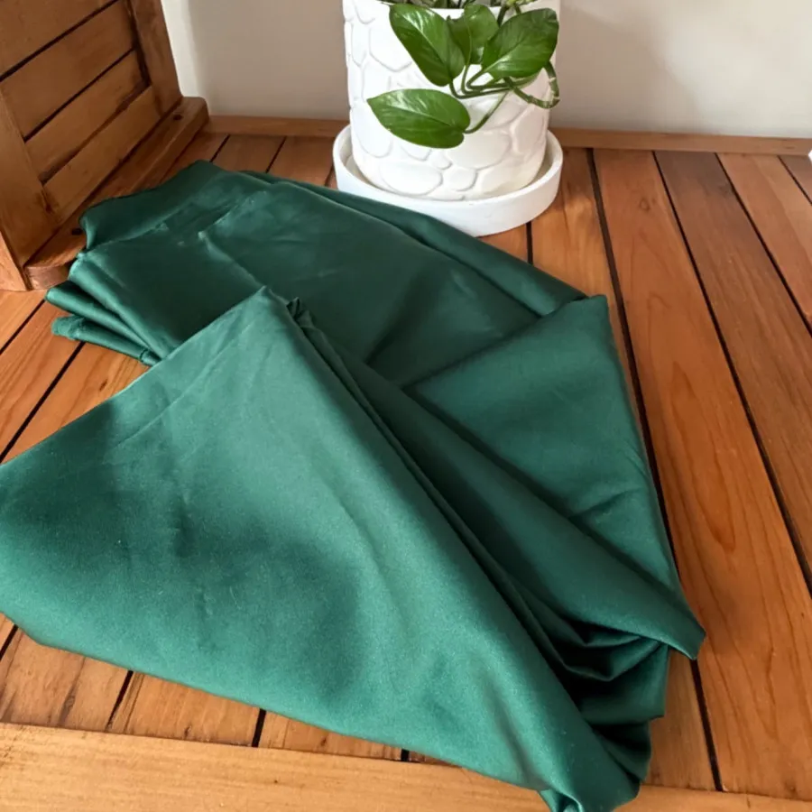 پارچه سیلک سبز زمردی