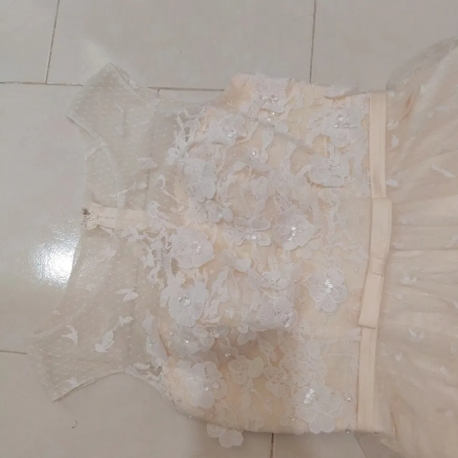 لباس عروسکی شیری