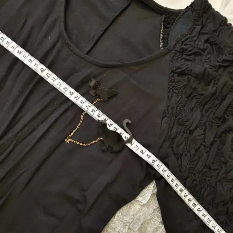 H & M