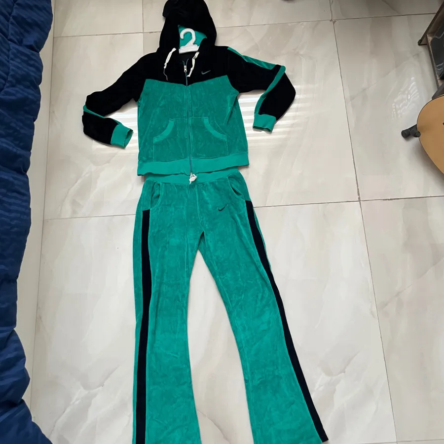 ست سوییشرت و شلوار مخمل