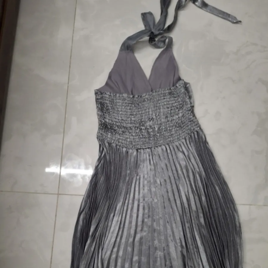 پیراهن نقره ای