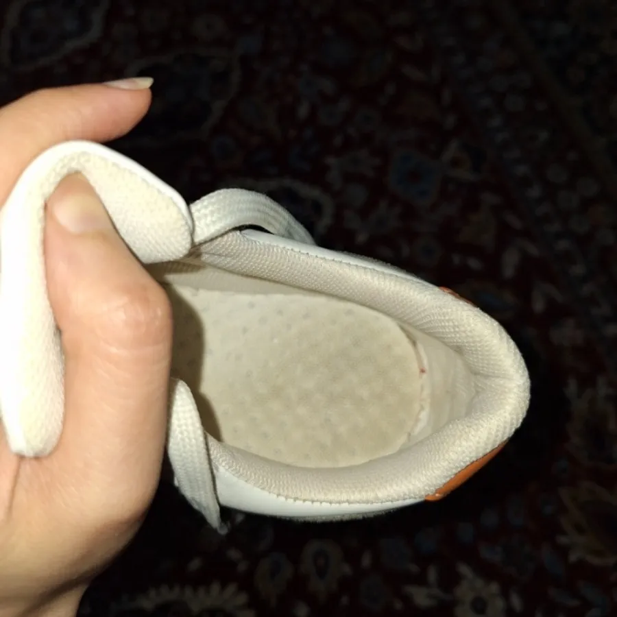 کتونی سفید