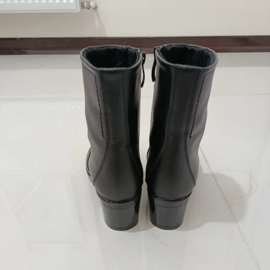 کفش (نیم بوت پاشنه دار)