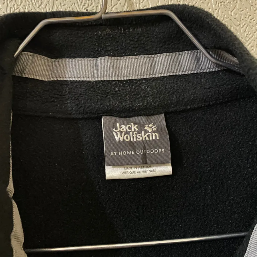 پولار مشکی Jack Wolfskin