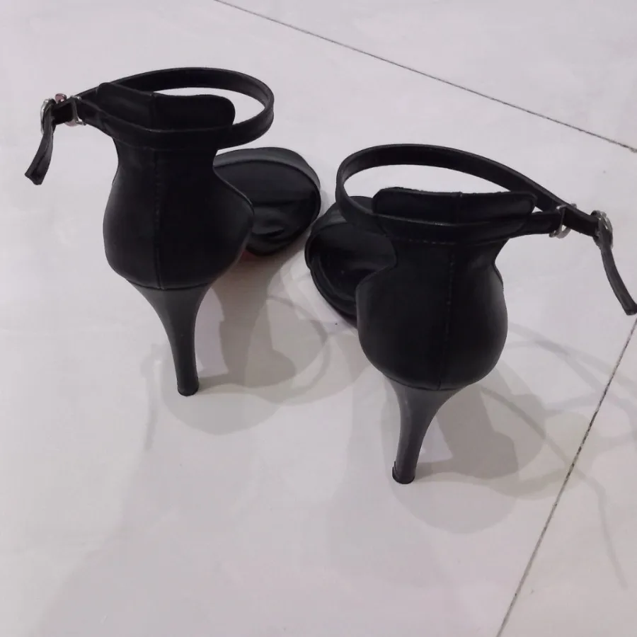 کفش پاشنه دار