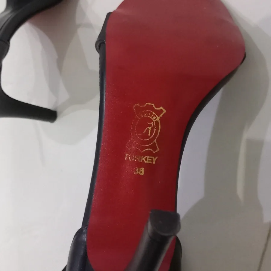کفش پاشنه دار