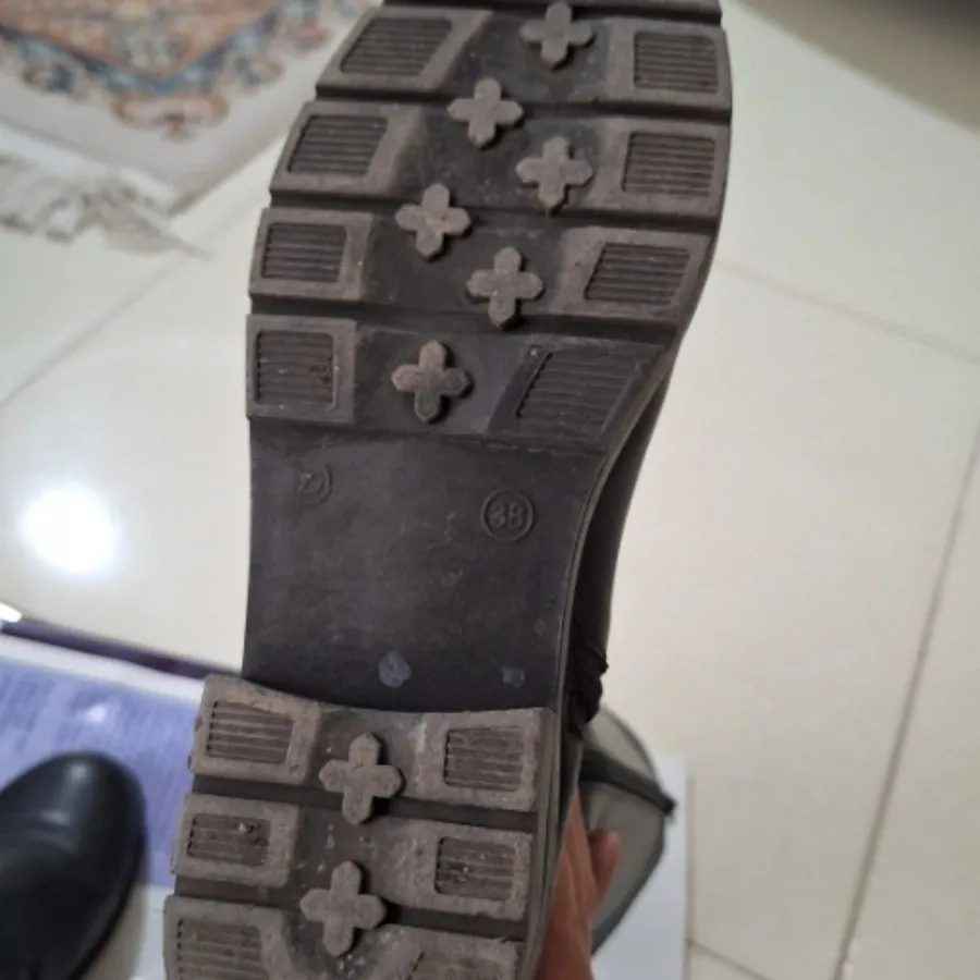 بوت مشکی