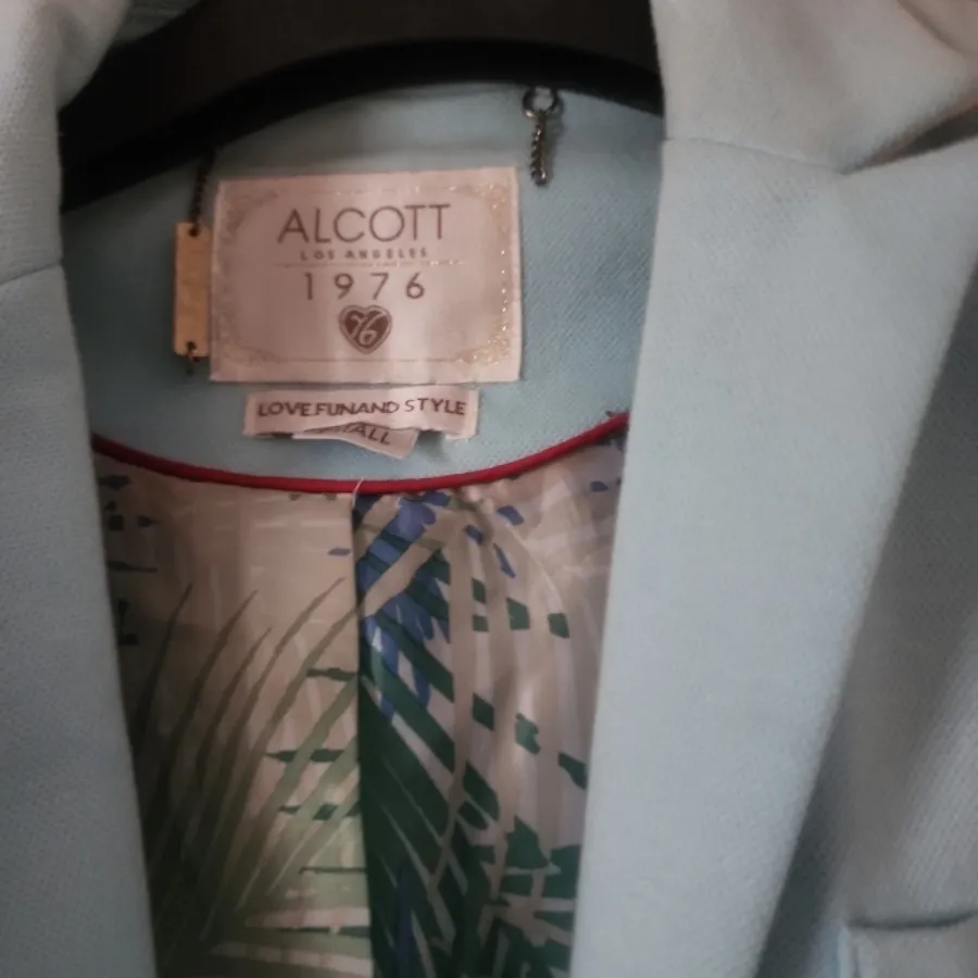 کت ایتالیایی Alcott