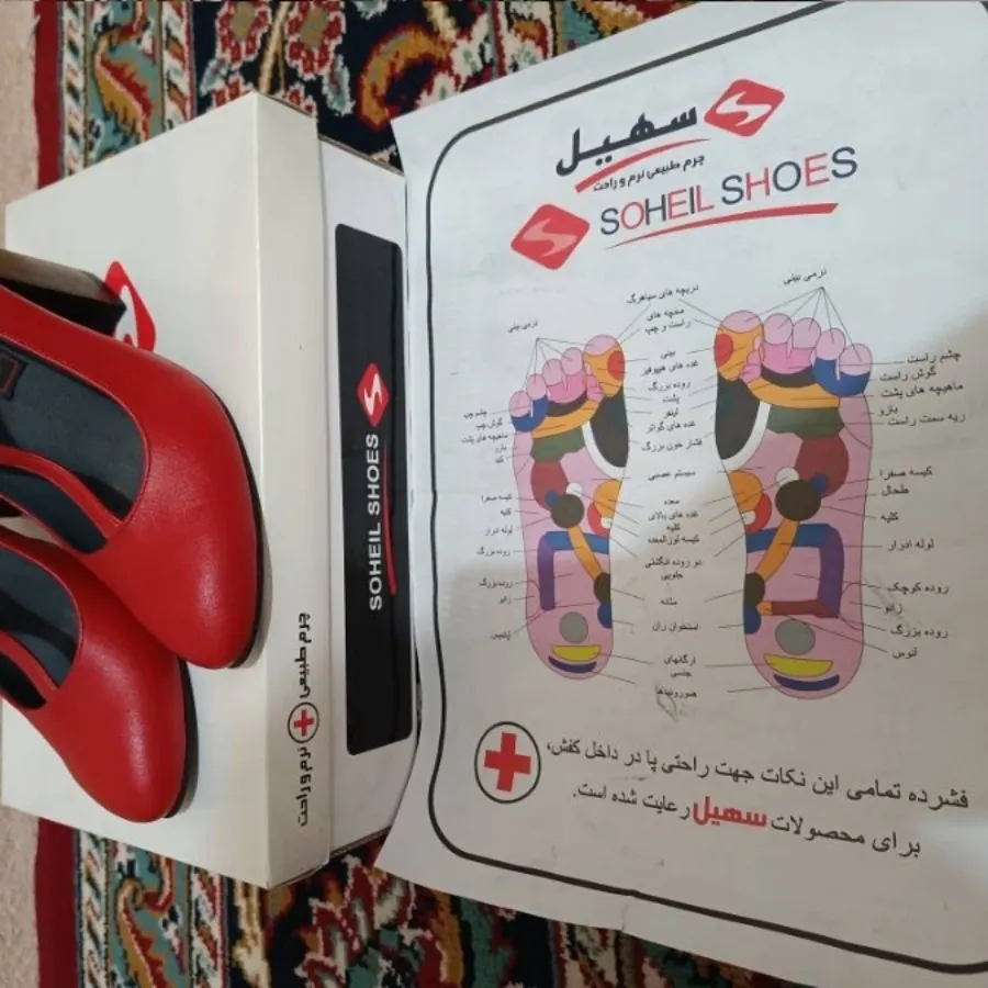 کفش چرم قرمز