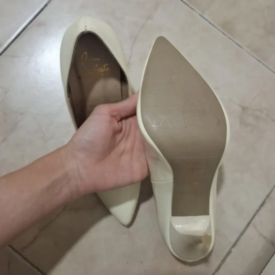 کفش پاشنه بلند کرم