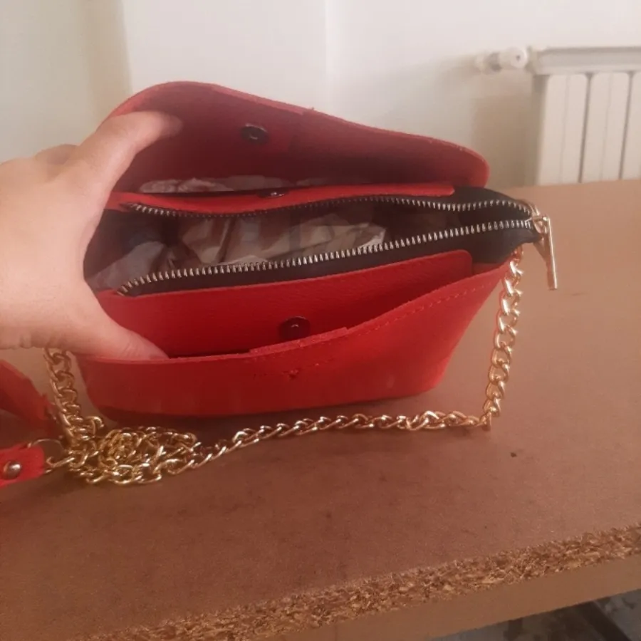 کیف قرمز