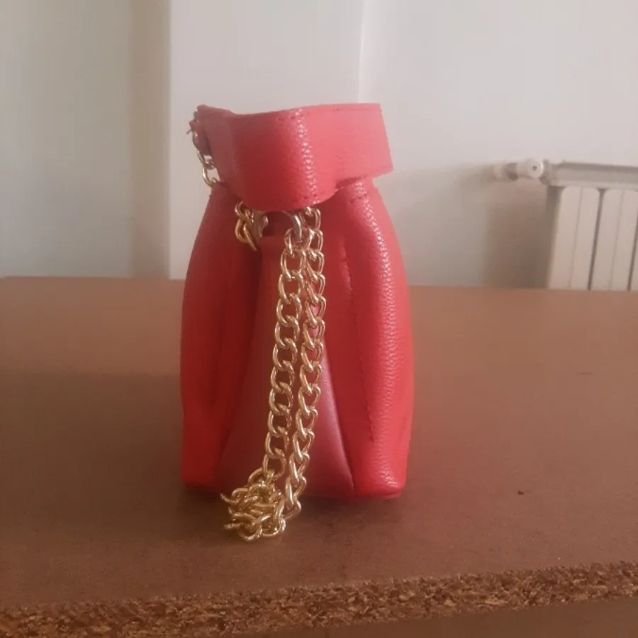 کیف قرمز