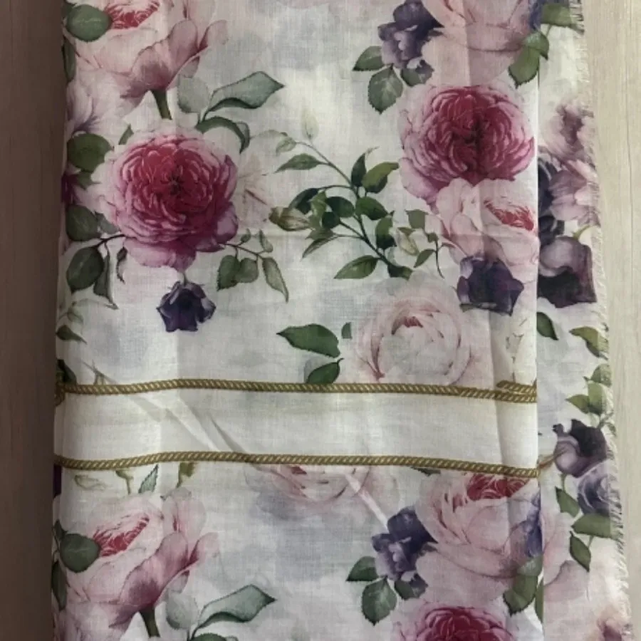 روسری گلدار بزرگ