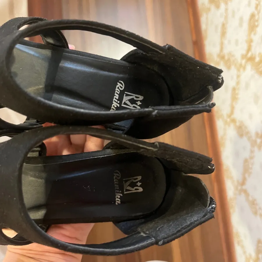 کیف و کفش جواهردوزی