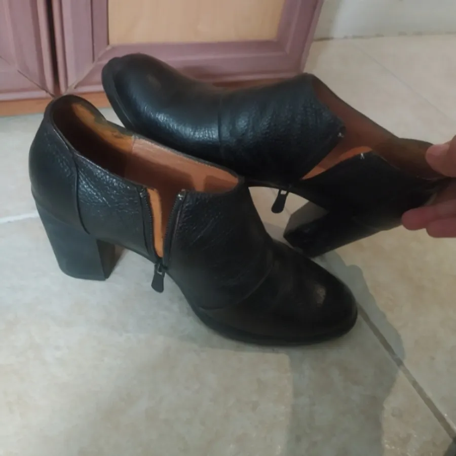 کفش چرم پاشنه دار
