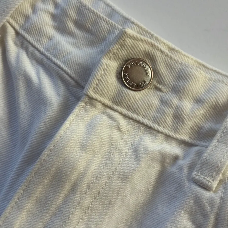 شلوارک سفید pull&bear