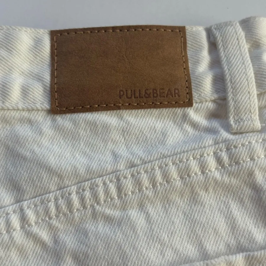 شلوارک سفید pull&bear