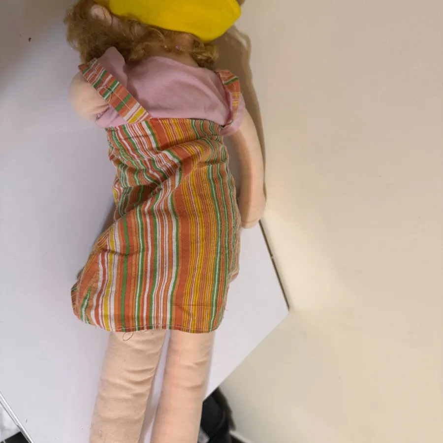 عروسک دختر بزرگ