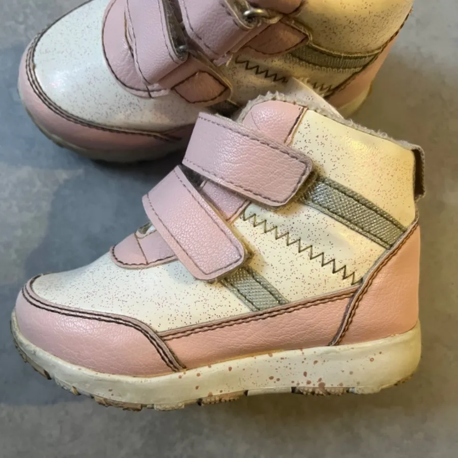 بوت دخترانه