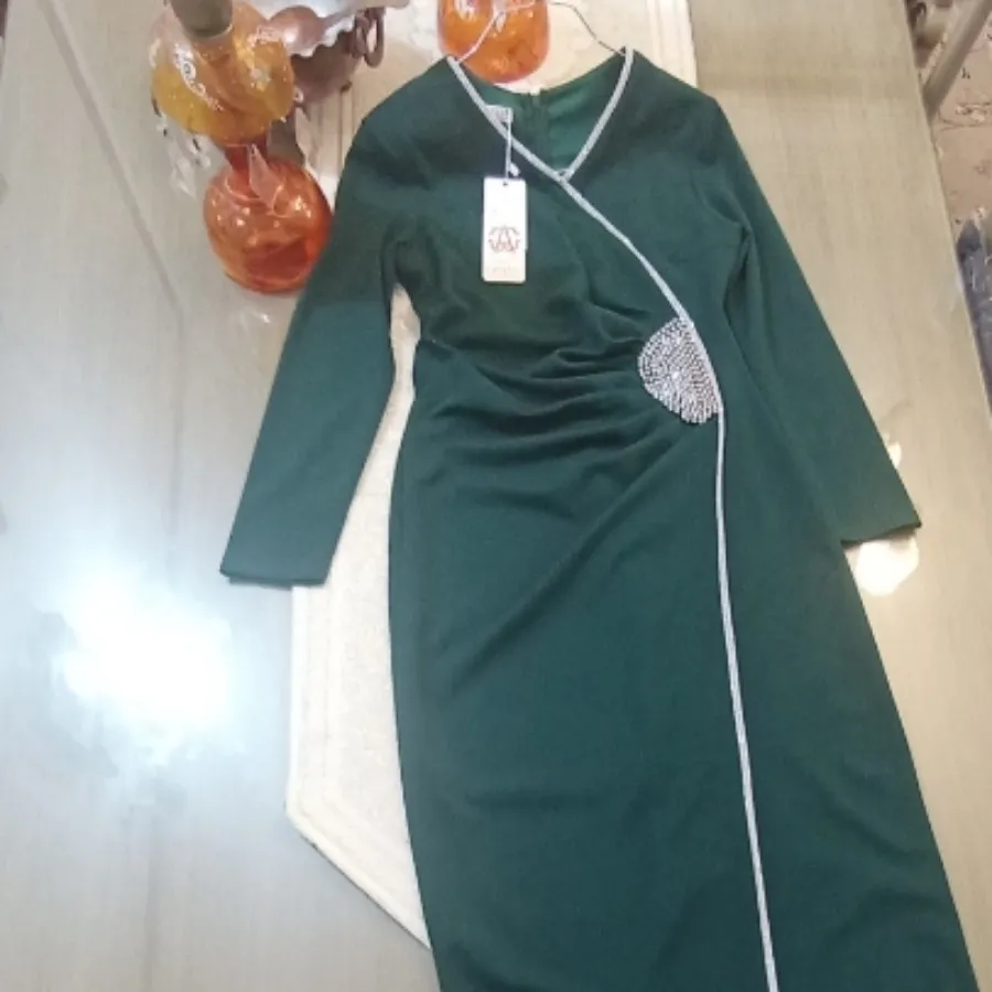 پیراهن مجلسی پوشیده